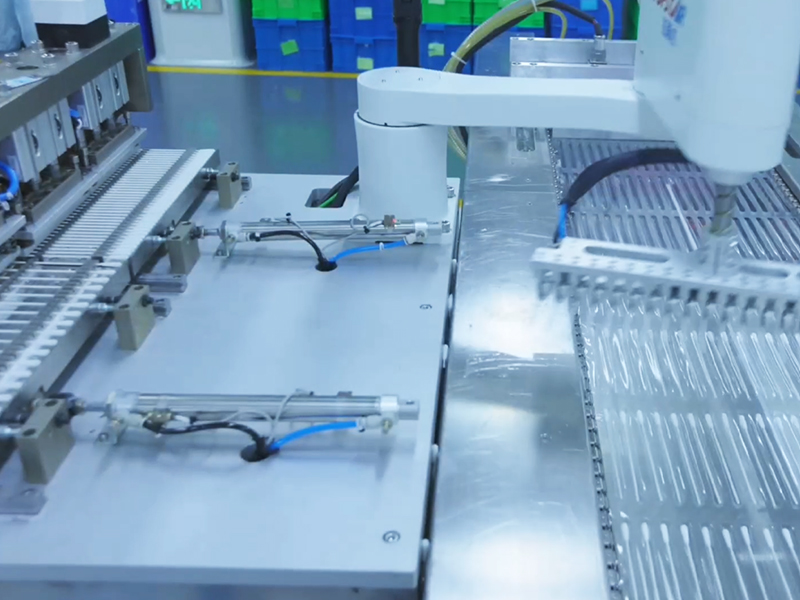 A powerful tool to improve production efficiency: automatic swab packaging machine